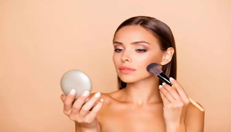 ایجاد برآمدگی گونه با آرایش